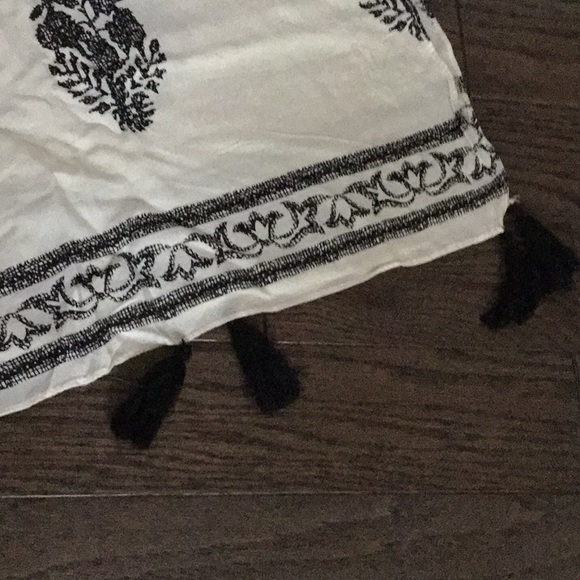 ☘️☘️ Cream and black leaf boho tassel kimono - Picture 8 of 8